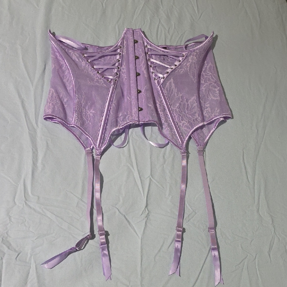 ADORE ME ALICE Women's Lavender Lace Corset with Garters Size 2X.
